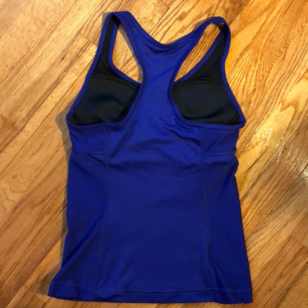 Workout top - Picture 2 of 2